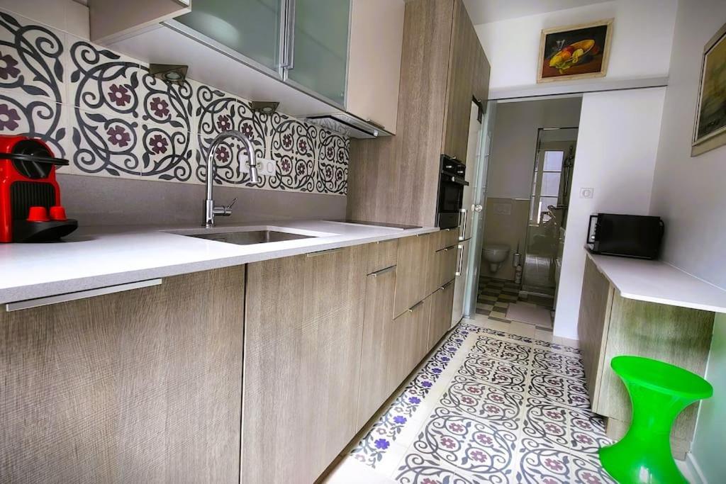 De La Bibliotheque Apartment