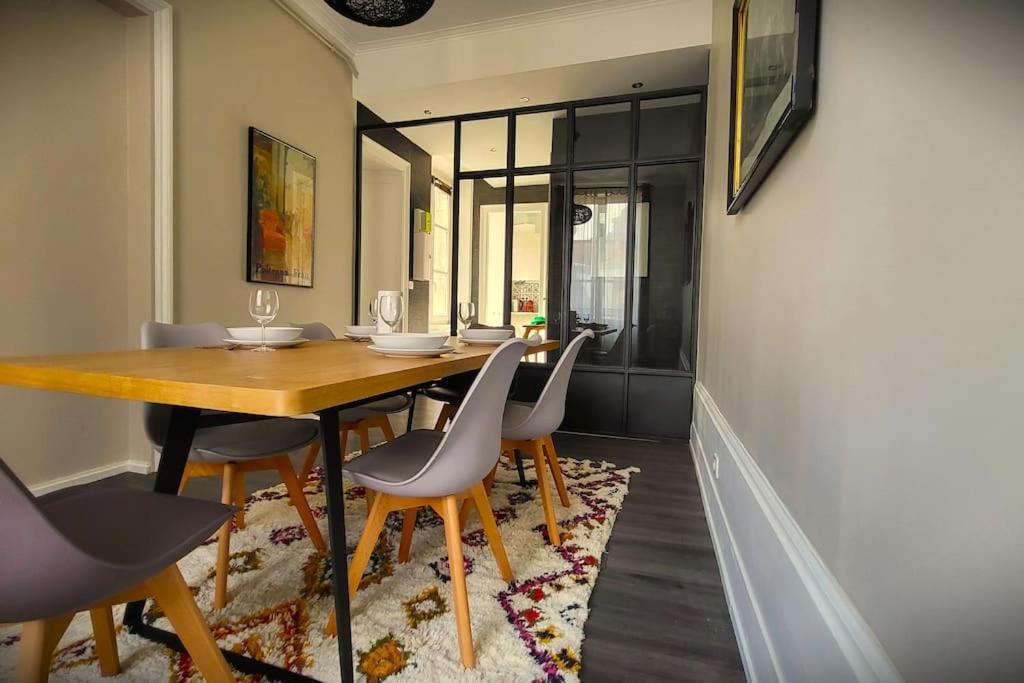 De La Bibliotheque Apartment *